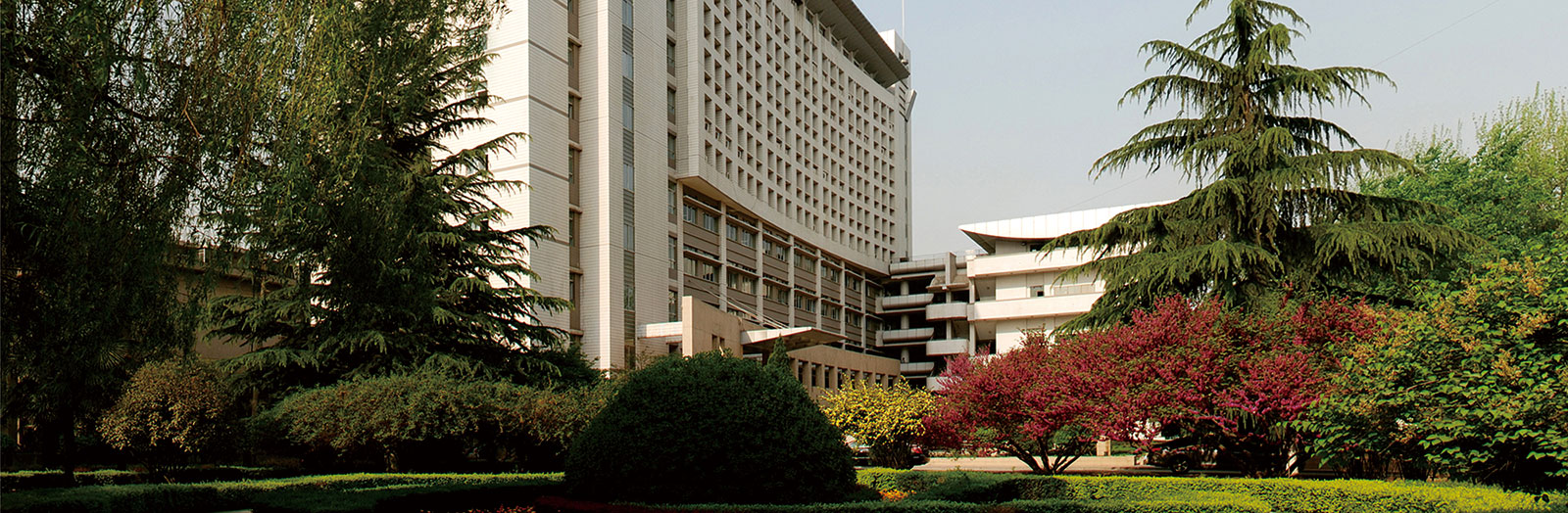 國(guó)家首批獲得博士、碩士、學(xué)士學(xué)位授予權(quán)的高等院校